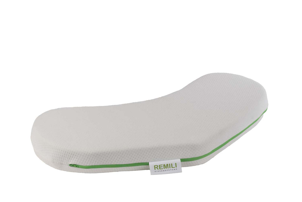 Weißes ergonomisches Kissen im Seitenprofil auf hellem Hintergrund